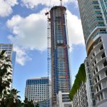 Fotografía de archivo en donde se aprecia la torre Panorama, de 85 plantas y levantada en el barrio de Brickell, en el corazón financiero de Miami, Florida (EE.UU.). EFE/Giorgio Viera