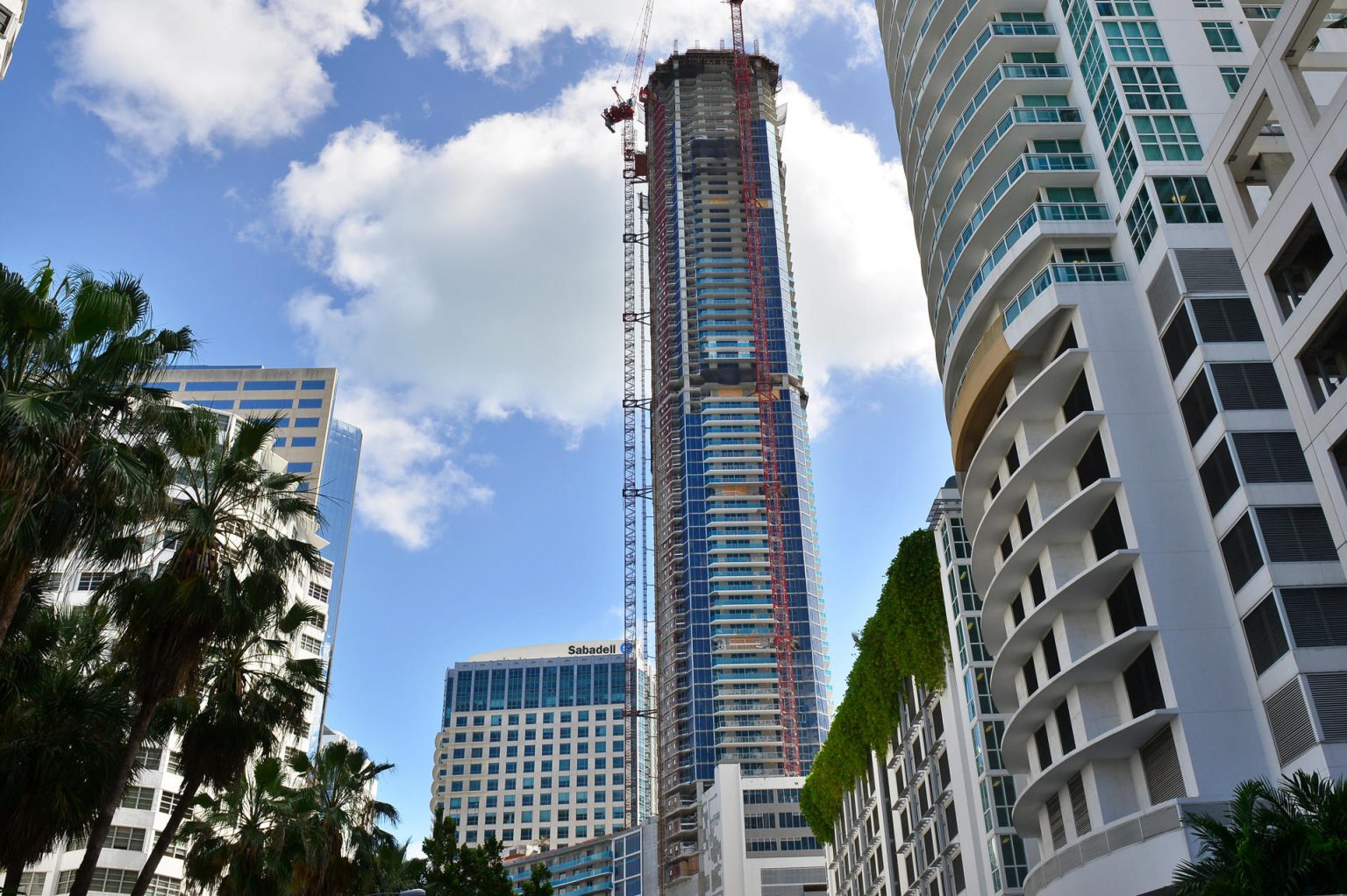 Fotografía de archivo en donde se aprecia la torre Panorama, de 85 plantas y levantada en el barrio de Brickell, en el corazón financiero de Miami, Florida (EE.UU.). EFE/Giorgio Viera