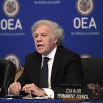 El secretario general de la Organización de los Estados Americanos (OEA), Luis Almagro, habla durante una reunión del Consejo Permanente en la sede del organismo en Washington (Estados Unidos). Imagen de Archivo. EFE/ Lenin Nolly