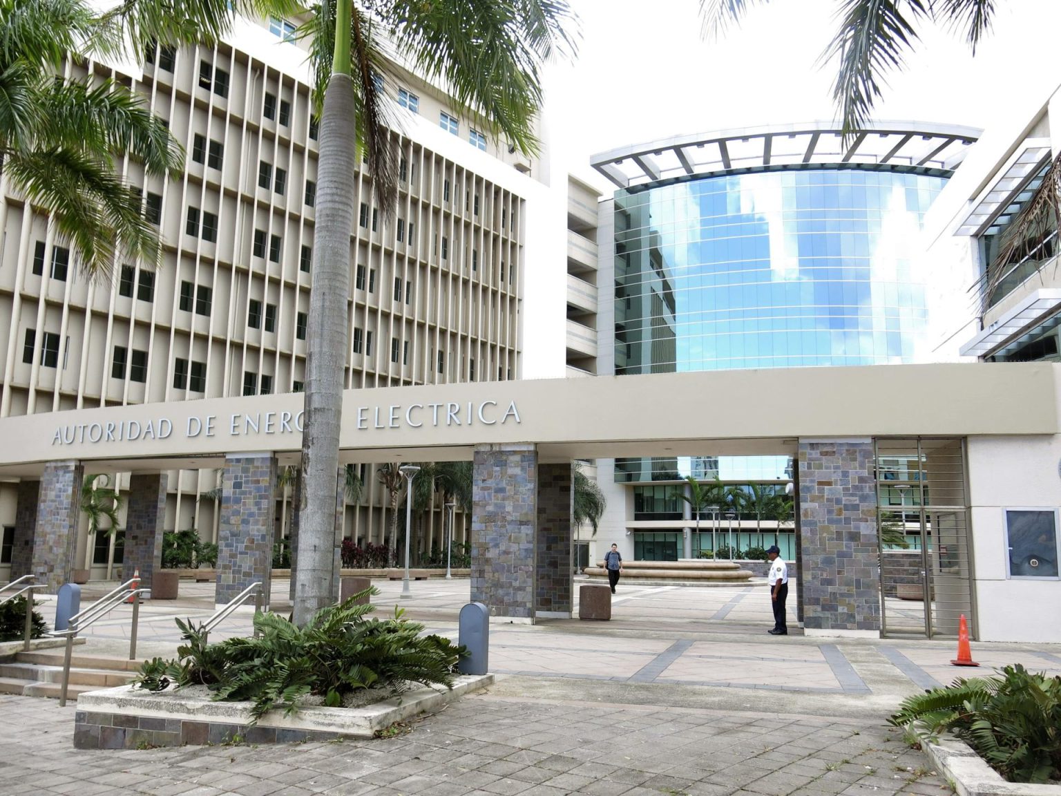 Aspecto de la sede de la estatal Autoridad de la Energía Eléctrica (AEE) en San Juan (Puerto Rico). Imagen de archivo. EFE/ Alfonso Rodríguez