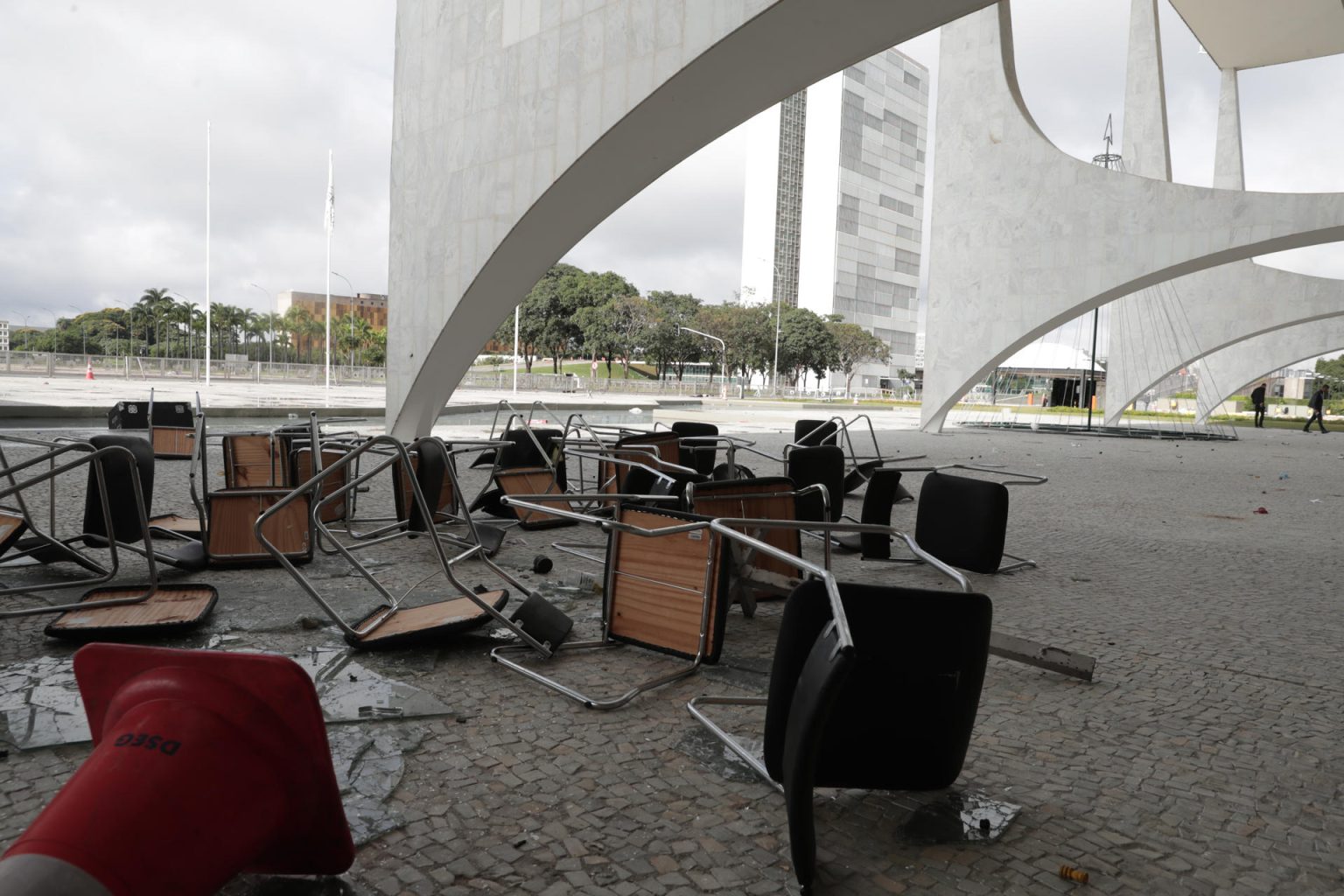 Fotografía que muestra los destrozos en el Palacio de Planalto luego de que manifestantes bolsonaristas se tomaran en la víspera la Plaza de los Tres Poderes para invadir los edificios gubernamentales, en Brasilia (Brasil). EFE/ André Coelho