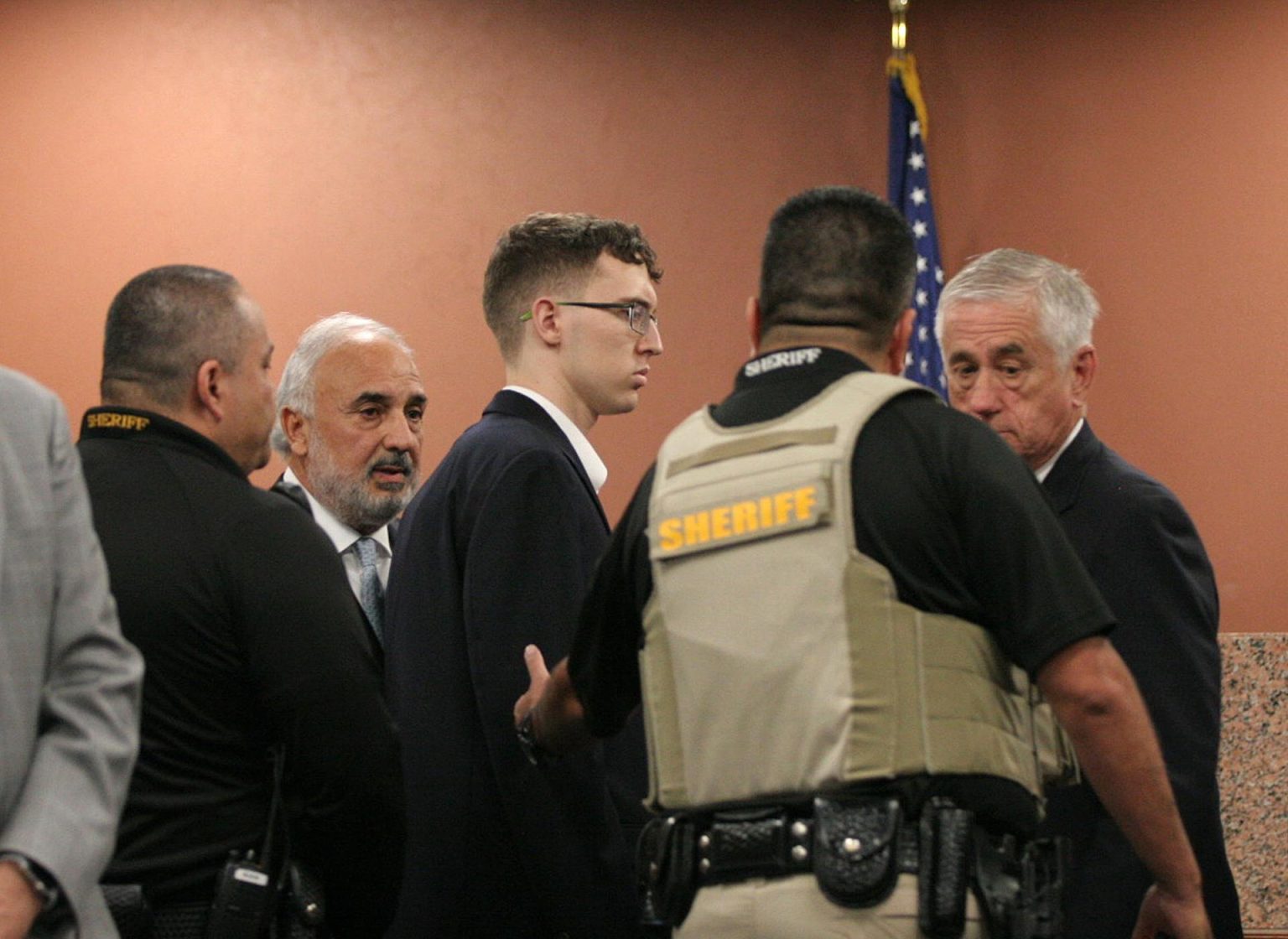 Patrick Crusius, presunto tirador de la masacre del centro comercial Walmart comparece ante el tribunal de la ciudad de El Paso (EE.UU.). EFE/ Luis Torres