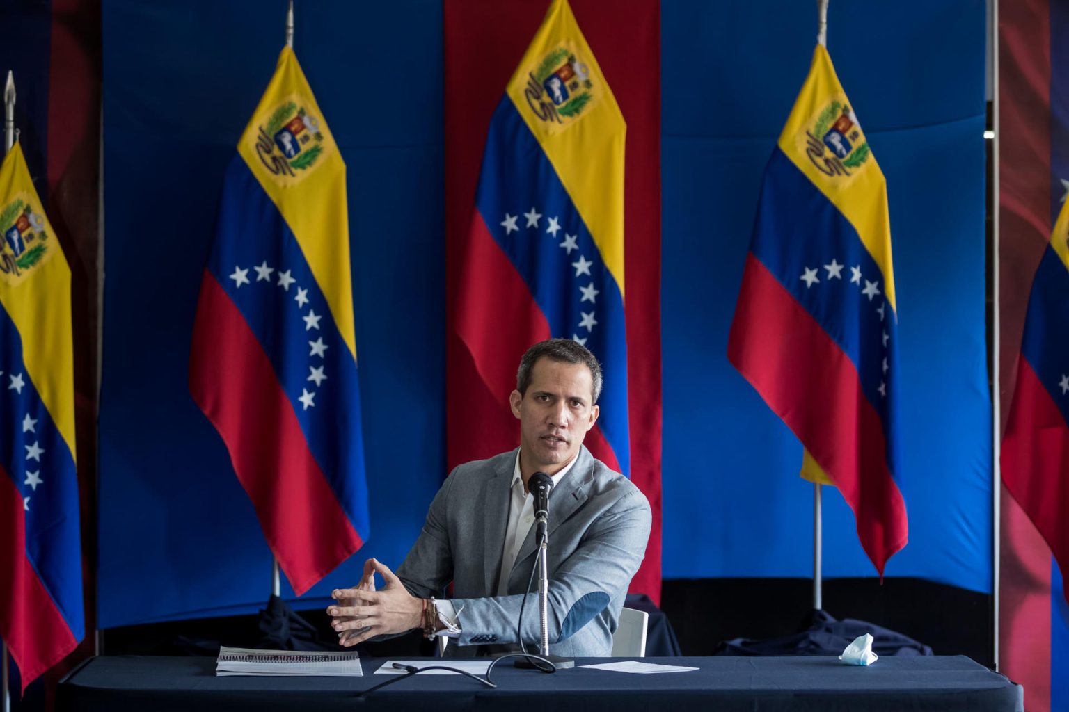 El opositor Juan Guaidó ofrece declaraciones, el 21 de noviembre del 2022, en Caracas (Venezuela). EFE/ Miguel Gutiérrez