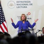 La primera dama de Estados Unidos, Jill Biden habla durante un fandango por la lectura celebrada en el Palacio Nacional en Ciudad de México (México). EFE/Sáshenka Gutiérrez