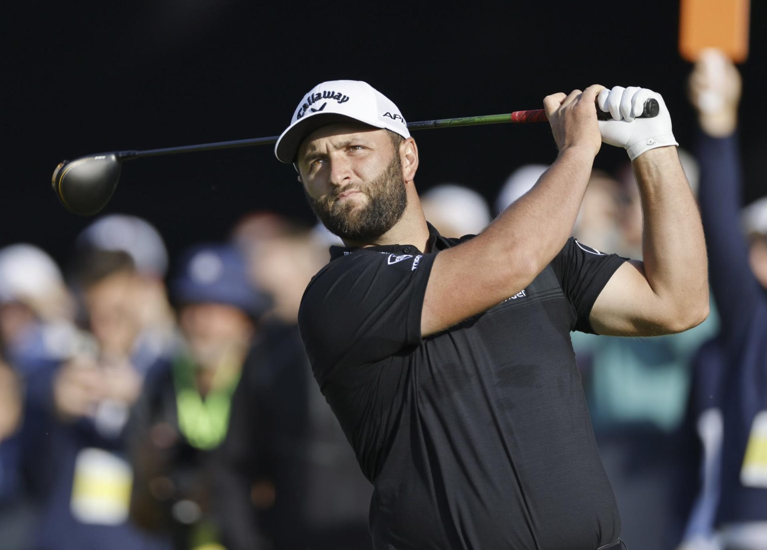 Fotografía de archivo en la que se registró al golfista español Jon Rahm, quien firmó este sábado, 21 de enero, una tarjeta de 64 golpes, para acumular 23 bajo par, alcanzar al estadounidense Davis Thompson y compartir el liderato del torneo PGA The American Express, disputado en La Quinta (California, EE.UU.). EFE/Erik S. Lesser