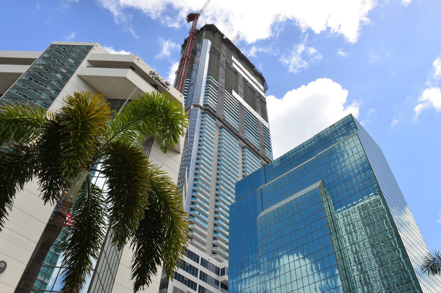 Fotografía de archivo en donde se aprecia la torre Panorama, de 85 plantas y levantada en el barrio de Brickell, en el corazón financiero de Miami, Florida (EE.UU.). EFE/Giorgio Viera