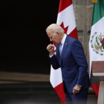 El presidente de Estados Unidos, Joe Biden, ofrece declaraciones hoy, en el Palacio Nacional en Ciudad de México (México). EFE/ José Méndez