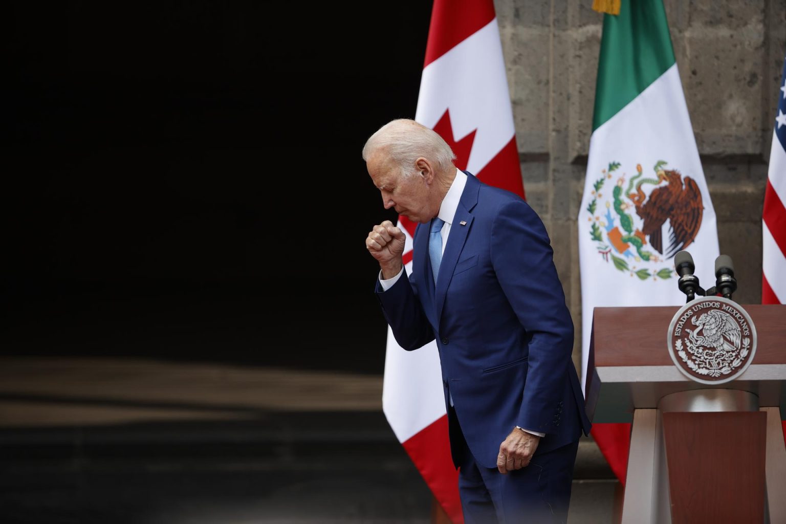 El presidente de Estados Unidos, Joe Biden, ofrece declaraciones hoy, en el Palacio Nacional en Ciudad de México (México). EFE/ José Méndez