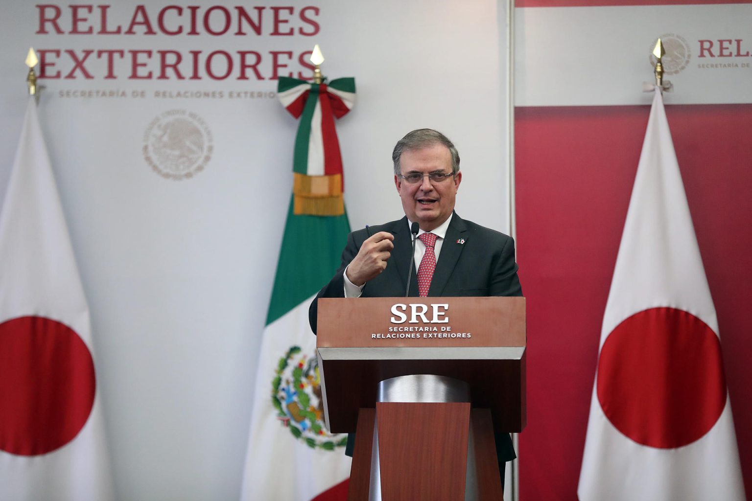 El canciller mexicano, Marcelo Ebrard habla hoy, durante una rueda de prensa en Ciudad de México (México). EFE/Sáshenka Gutiérrez