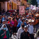 Indígenas protestaron y marcharon este miércoles, rumbo a la Plaza de la Paz, en San Cristóbal de Las Casas, en el estado de Chiapas (México). EFE/Carlos López