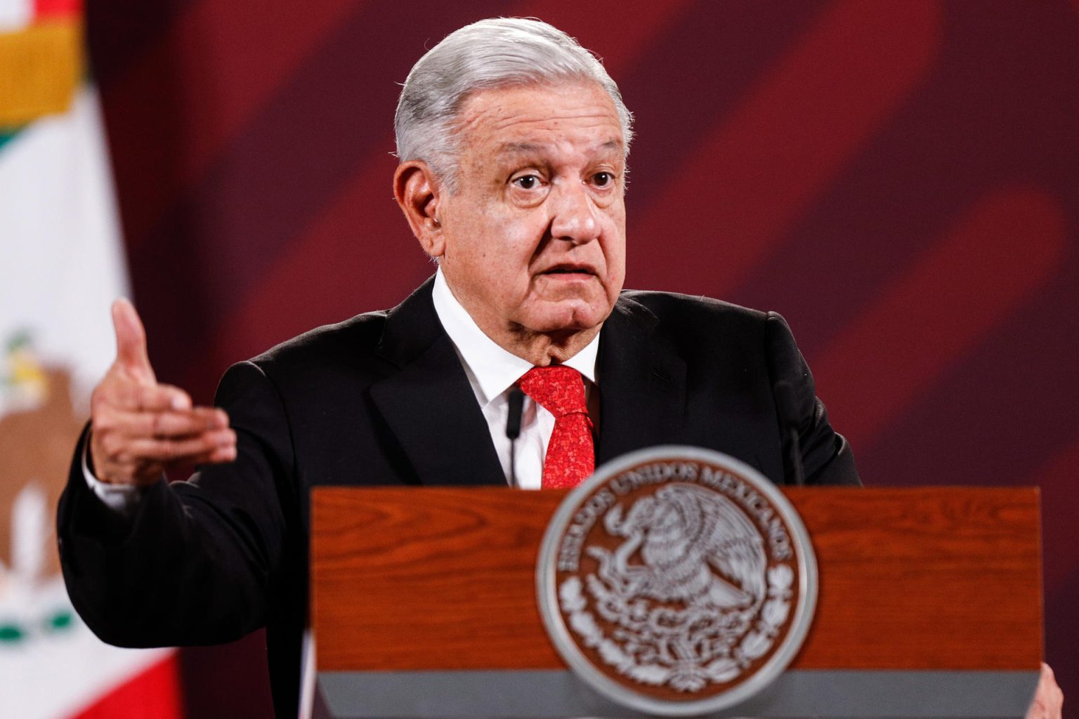 El presidente Andrés Manuel López Obrador, durante su participación en la conferencia de prensa matutina en el Palacio Nacional, hoy en Ciudad de México. (México). EFE/Isaac Esquivel