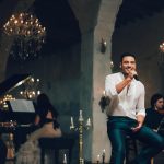 Fotografía sin fecha cedida por Sony Music, donde se observa al cantante mexicano Carlos Rivera en una sesión fotográfica en Ciudad de México (México). EFE/Sony Music/SOLO USO EDITORIAL/SOLO DISPONIBLE PARA ILUSTRAR LA NOTICIA QUE ACOMPAÑA(CRÉDITO OBLIGATORIO)