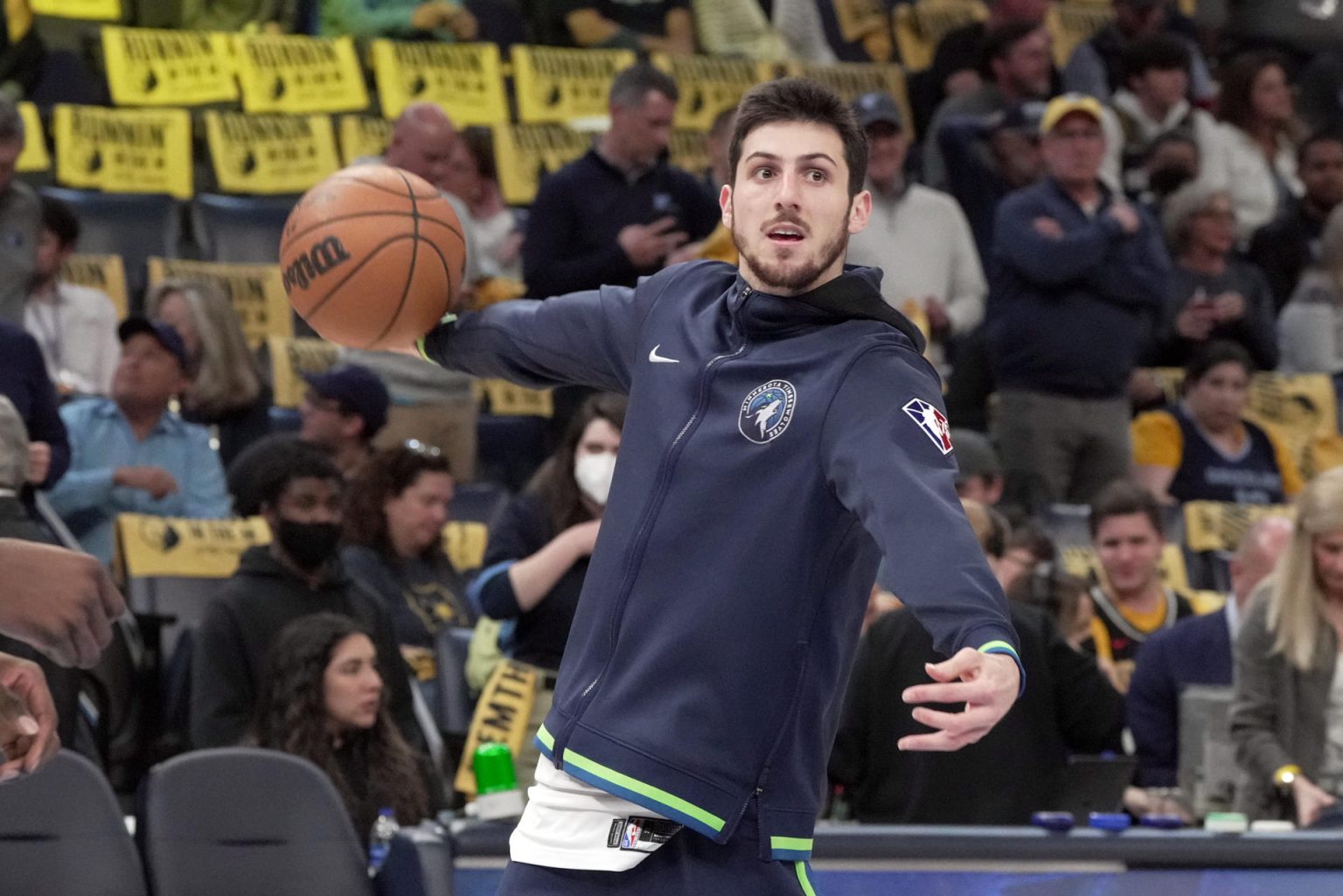 Leandro Bolmaro, en un juego de la NBA, en una fotografía de archivo. EFE/Karen Pulfer Focht