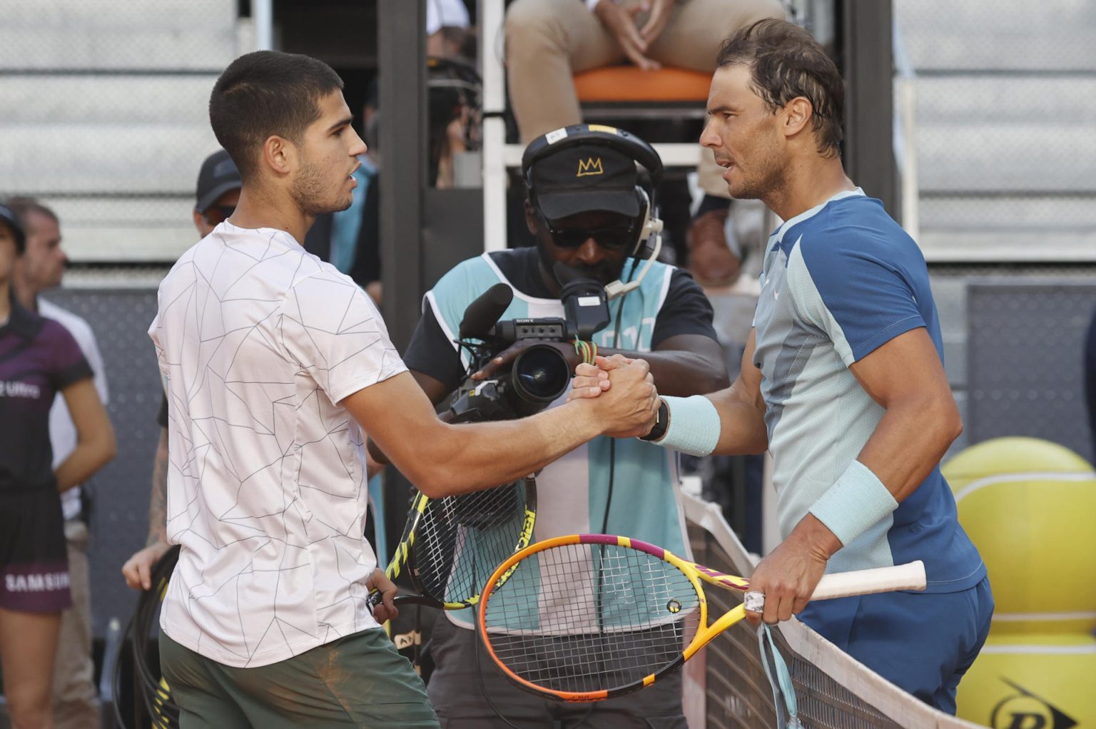 Los tenistas españoles Carlos Alcaraz (i) y Rafael Nadal, en una fotografía de archivo. EFE/Emilio Naranjo