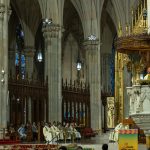 El padre Michael L Thompson habla hoy durante una misa en honor a la comunidad afrolatina, con motivo del Mes de la Historia Negra (Black History Month), en la Catedral de San Patricio en Nueva York (EE.UU). EFE/ Ángel Colmenares