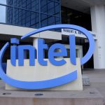 Imagen de archivo que muestra el logotipo de Intel frente a la sede corporativa de la empresa, en Santa Clara, California, Estados Unidos. EFE/John G. Mabanglo