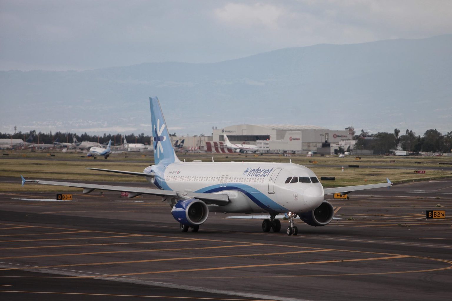 Avión de la compañía Interjet, en al Aeropuerto Internacional de Ciudad de México. EFE/Sáshenka Gutiérrez