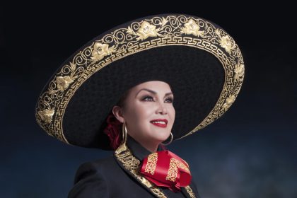 Fotografía cedida por Adolfo Pérez Butrón donde aparece la cantante Aida Cuevas, nominada a la artista femenina del género regional mexicano de los premio Lo Nuestro que realizan hoy jueves su 35 edición en Miami, Florida (EE. UU). EFE/Adolfo Pérez Butrón /SOLO USO EDITORIAL/NO VENTAS/SOLO DISPONIBLE PARA ILUSTRAR LA NOTICIA QUE ACOMPAÑA/CRÉDITO OBLIGATORIO