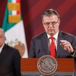 El canciller mexicano, Marcelo Ebrard, habla durante una rueda de prensa en el Palacio Nacional, hoy, en Ciudad de México (México). EFE/ Isaac Esquivel