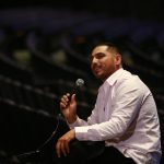 El cantante mexicano Espinosa Paz participa en una rueda de prensa hoy, en el Auditorio Telmex de la ciudad de Guadalajara, estado de Jalisco (México). EFE/ Francisco Guasco