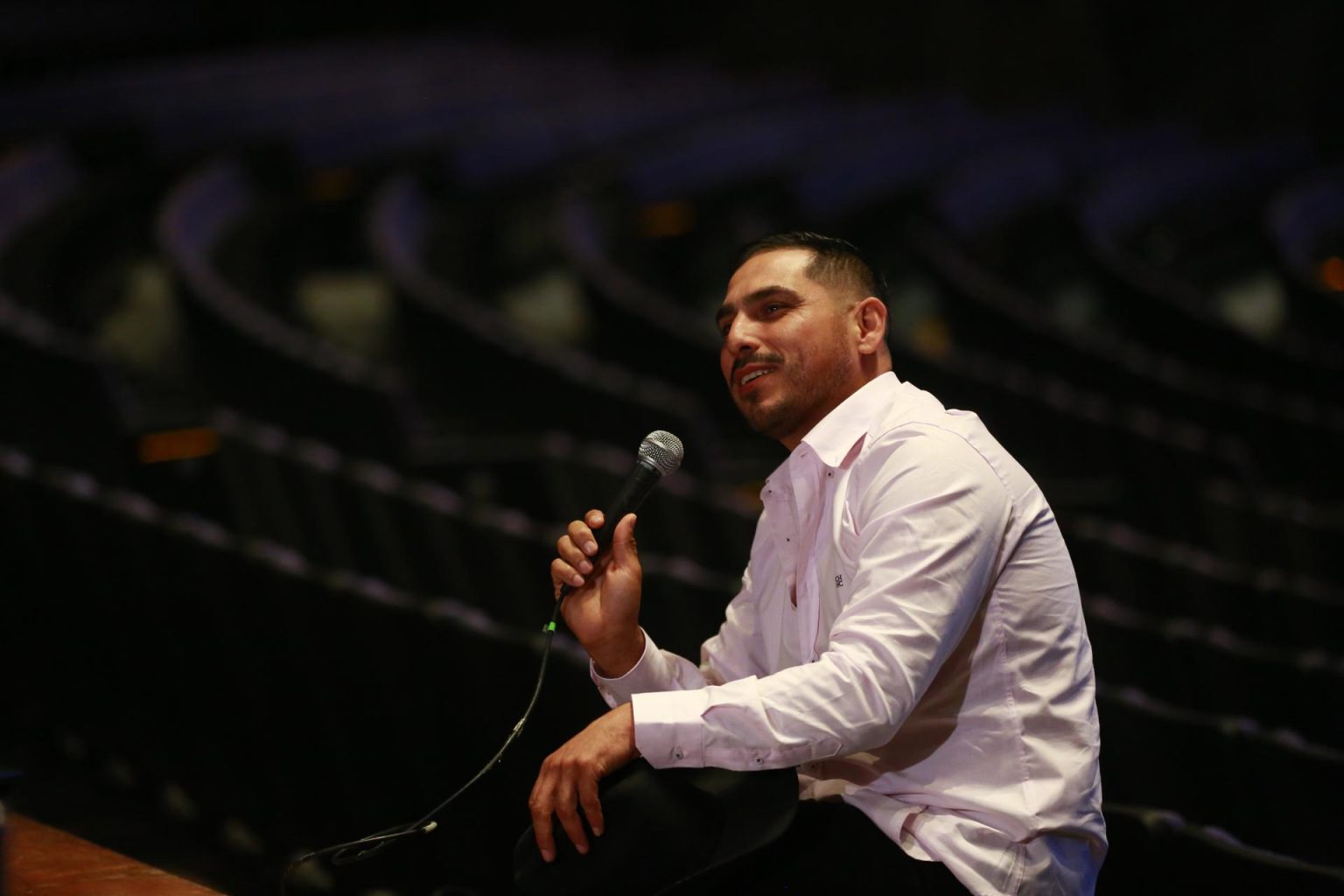 El cantante mexicano Espinosa Paz participa en una rueda de prensa hoy, en el Auditorio Telmex de la ciudad de Guadalajara, estado de Jalisco (México). EFE/ Francisco Guasco