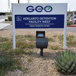 Imagen tomada al cartel que anuncia la llegada al Centro de Detención de Inmigrantes del Servicio de Inmigración y Control de Aduanas (ICE). Imagen de archivo. EFE/Iván Mejía