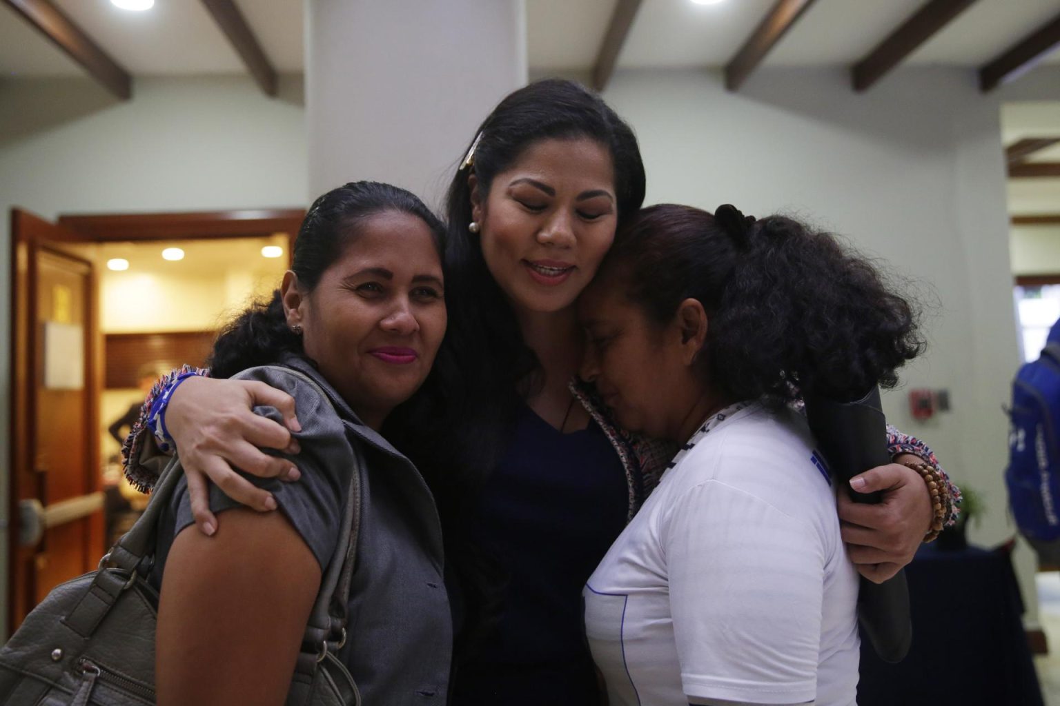 Imagen de archivo de las nicaraguenses Leslie Rayo (i), Irlanda Jérez (c) y Diana Lacayo (d). EFE/ Rodrigo Sura