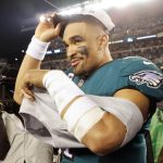 El mariscal de campo de los Eagles Filadelfía Jalen Hurts, en una fotografía de archivo. EFE/Jason Szenes