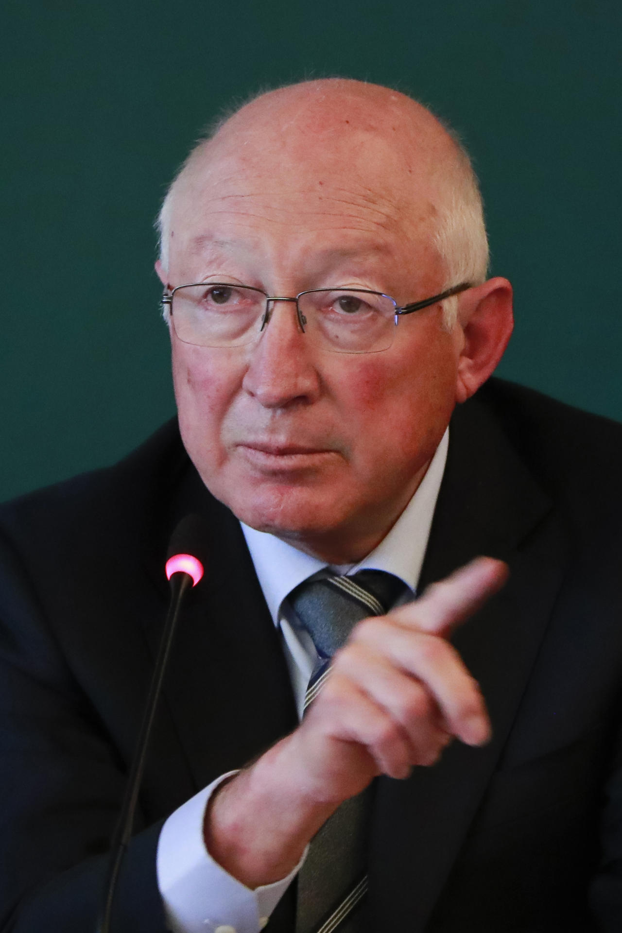 Fotografía de archivo fechada el 31 de enero de 2022 del embajador de Estados Unidos en México, Ken Salazar, durante una rueda de prensa Ciudad de México (México). EFE/José Méndez