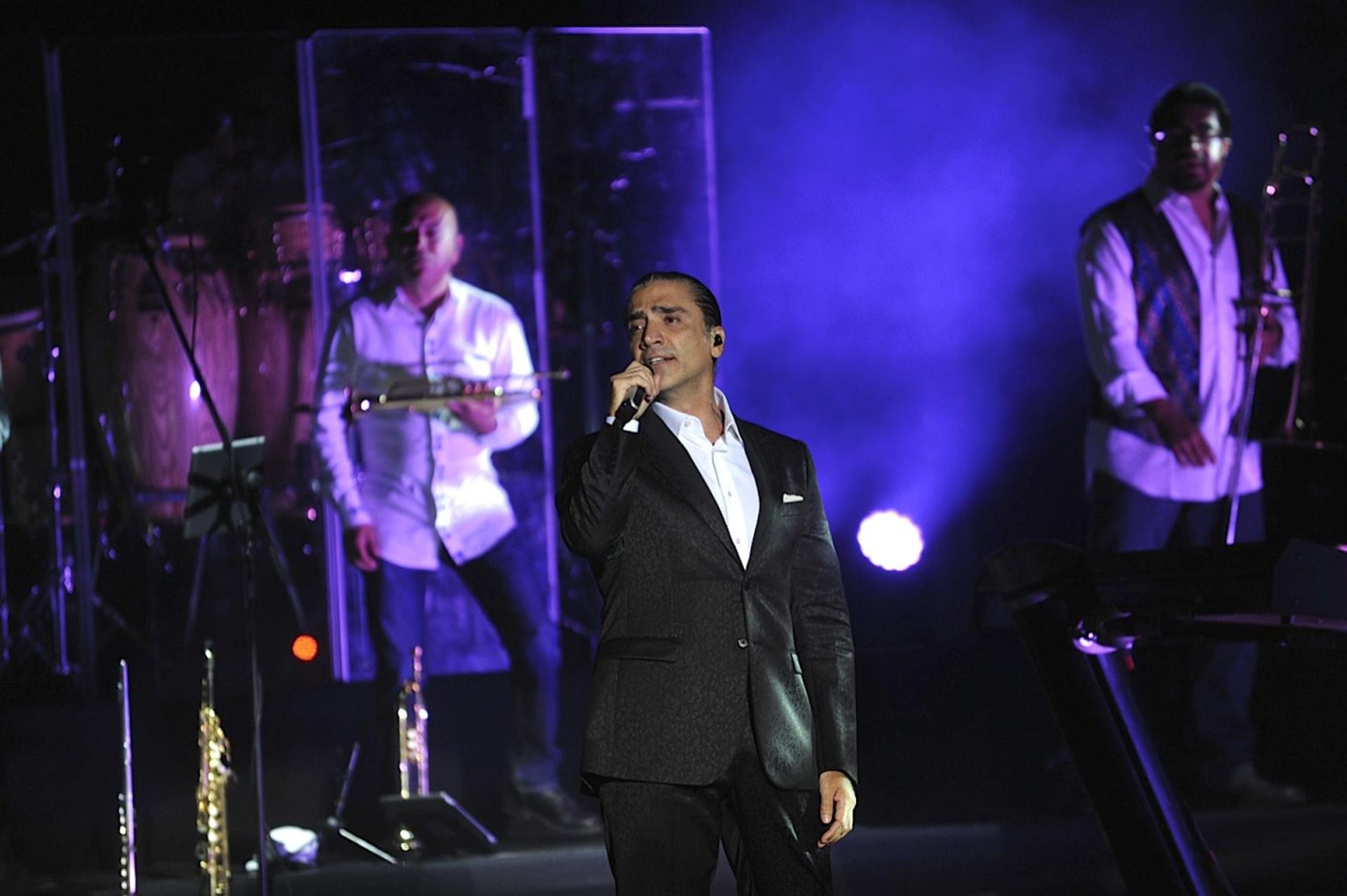 El cantante mexicano Alejandro Fernández (c) durante una presentación. Imagen de archivo. EFE/ALF