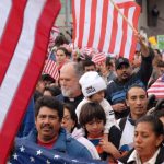 Fotografía de archivo de miles de inmigrantes y residentes que participan en una manifestación para apoyar los derechos de los inmigrantes en el centro de Los Angeles, California (Estados Unidos). EFE/Jaime Rector