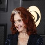 La cantante Bonnie Raitt en la edición 65 de los Premios Grammy, este 5 de febrero. EFE/EPA/Caroline Brehman