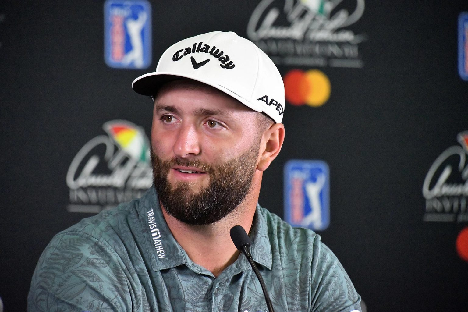 El español Jon Rahm habla durante una rueda de prensa de cara a su participación en el Arnold Palmer Invitational, este 28 de febrero de 2023, en Bay Hill Club & Lodge en Orlando, Florida (EE.UU.).  EFE/ Gerardo Mora