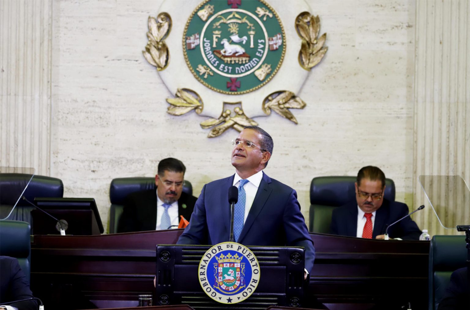 El gobernador de Puerto Rico, Pedro Pierluisi, habla hoy durante su mensaje anual sobre la situación del Estado ante la Asamblea Legislativa en San Juan (Puerto Rico). EFE/Thais Llorca