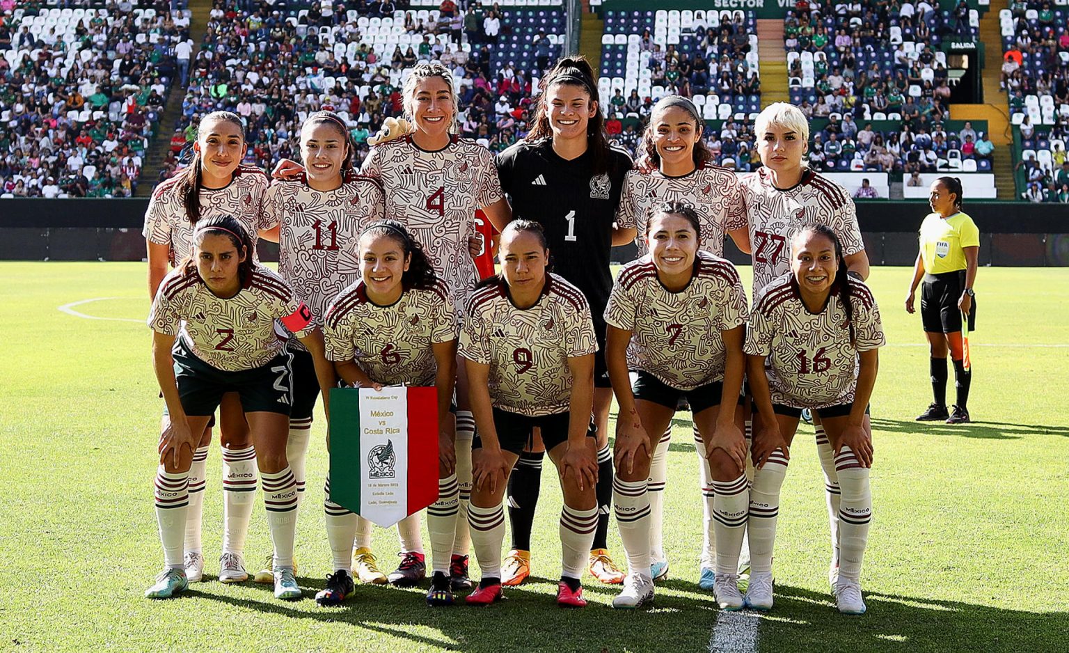 Fotografía oficial de grupo de la Selección Nacional femenil de México. Imagen de archivo. EFE/Luis Ramírez