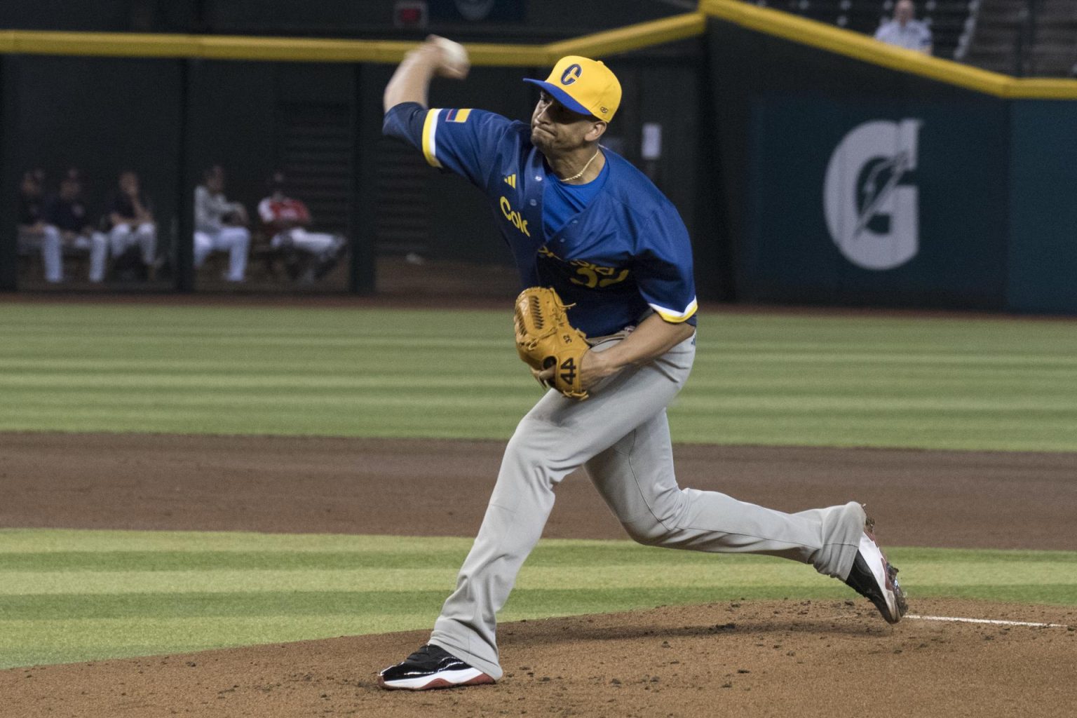 Adrian Almeida con Colombia en el Torneo del Grupo C del Clásico Mundial de Béisbol en el Chase Field de Phoenix, Arizona, EE.UU., este 13 de marzo de 2023. EFE/EPA/Rick D'Elia