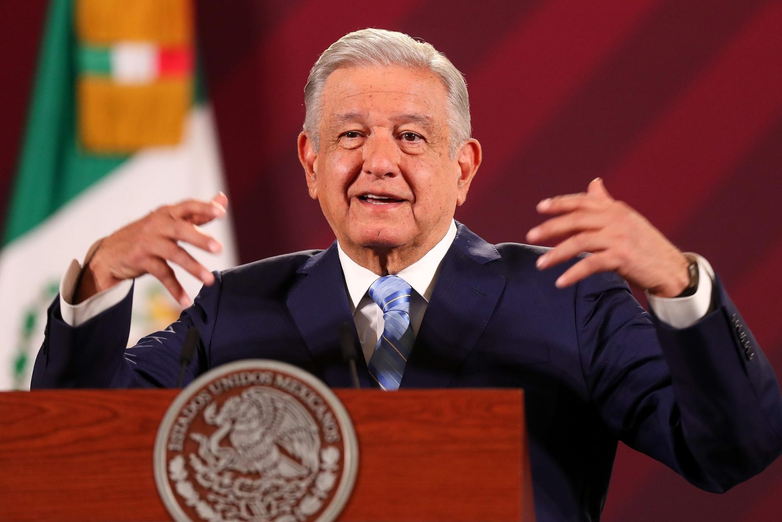 El presidente de México, Andrés Manuel López Obrador, habla hoy durante su conferencia de prensa matutina en el Palacio Nacional de Ciudad de México (México). EFE/ Isaac Esquivel