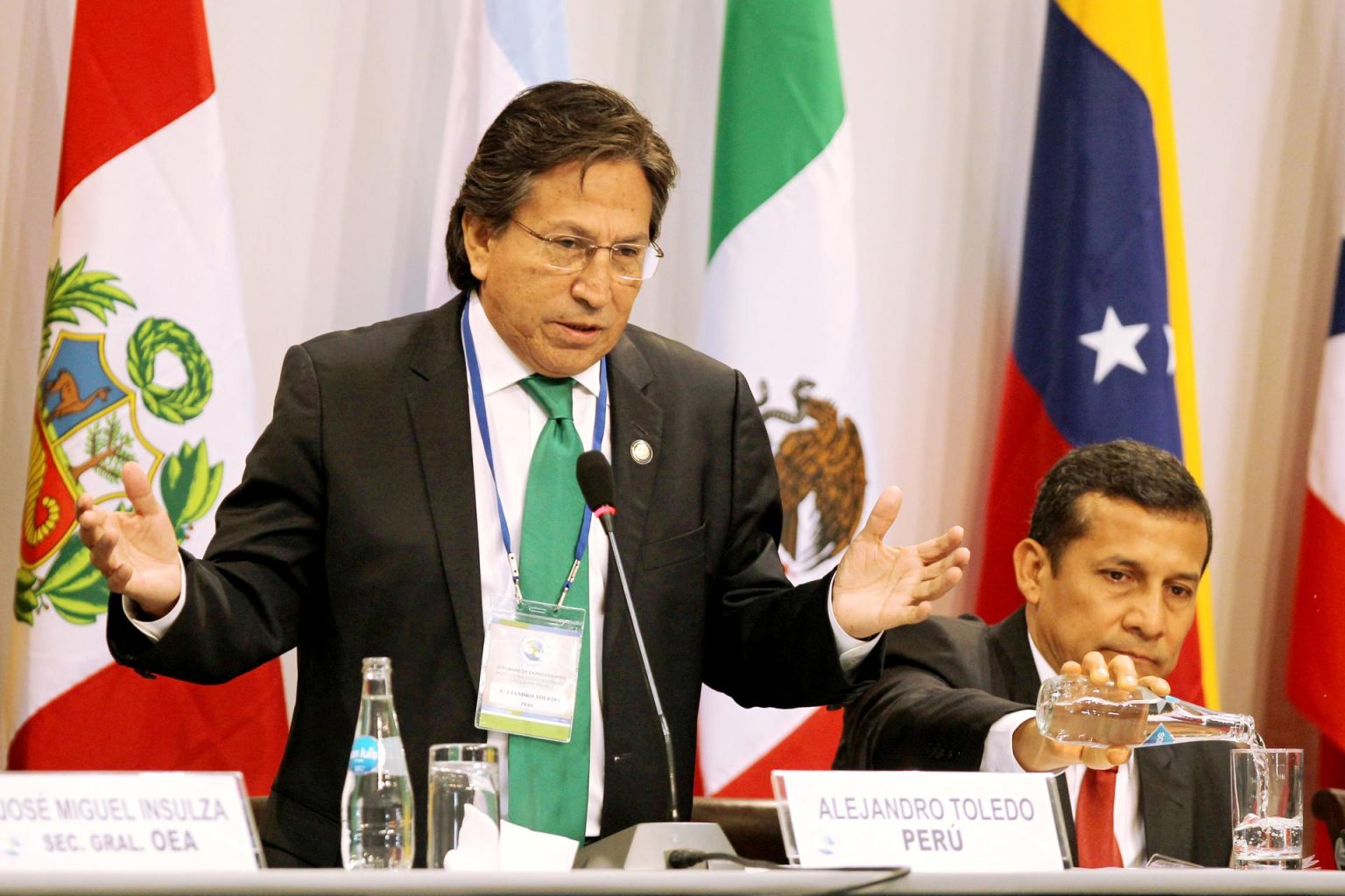 El exmandatario Peruano Alejandro Toledo (i), junto al expresidente de Perú, Ollanta Humala (d). Imagen de archivo. EFE/Paolo Aguilar