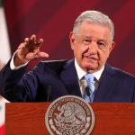 El presidente de México, Andrés Manuel López Obrador, habla durante su conferencia de prensa matutina en el Palacio Nacional de Ciudad de México (México). Imagen de archivo. EFE/ Isaac Esquivel