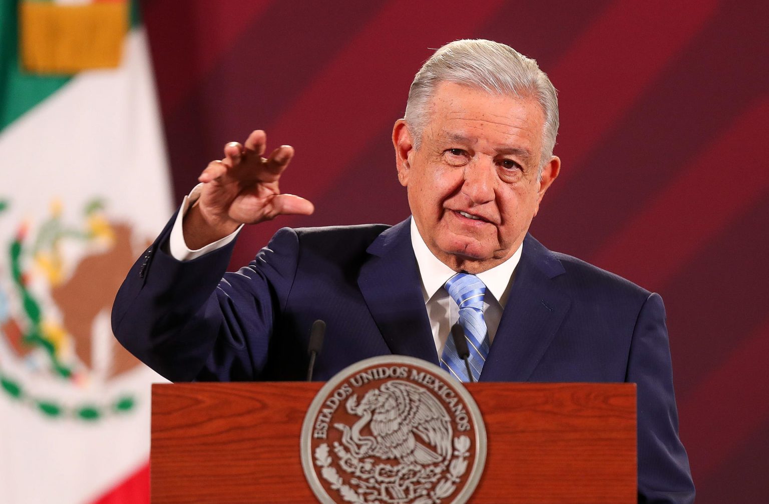 El presidente de México, Andrés Manuel López Obrador, habla durante su conferencia de prensa matutina en el Palacio Nacional de Ciudad de México (México). Imagen de archivo. EFE/ Isaac Esquivel