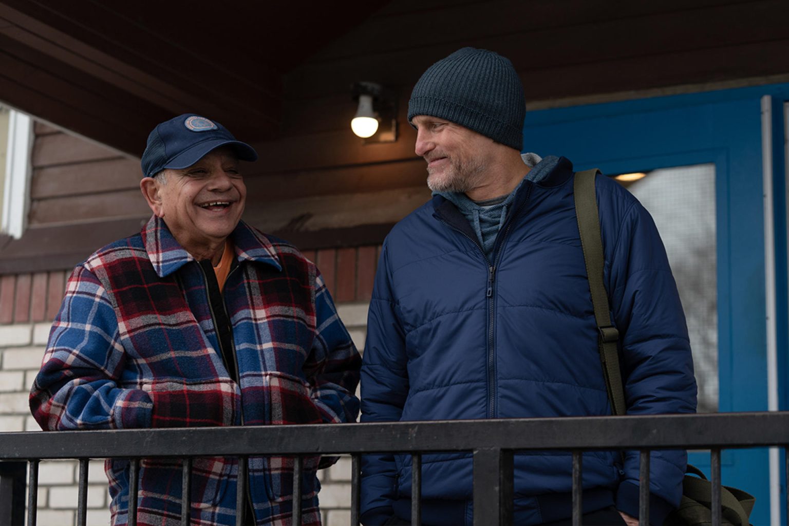 Fotografía cedida por Focus Features que muestra a los actores Richard Anthony "Cheech" Marin (i) y Woody Harrelson en una escena de la adaptación de "Campeones". EFE/ Focus Features SOLO USO EDITORIAL SOLO DISPONIBLE PARA ILUSTRAR LA NOTICIA QUE ACOMPAÑA (CRÉDITO OBLIGATORIO)