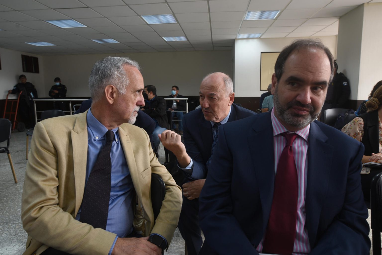 Fotografía de archivo donde aparecen oos delegados de la Sociedad Interamericana de Prensa. EFE/ Edwin Bercián