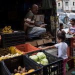 Fotografía de un puesto de venta informal en Caracas (Venezuela). EFE/ Miguel Gutierrez