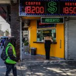 Fotografía de una casa de cambio en Tijuana, en Baja California (México). Imagen de archivo. EFE/Joebeth Terriquez