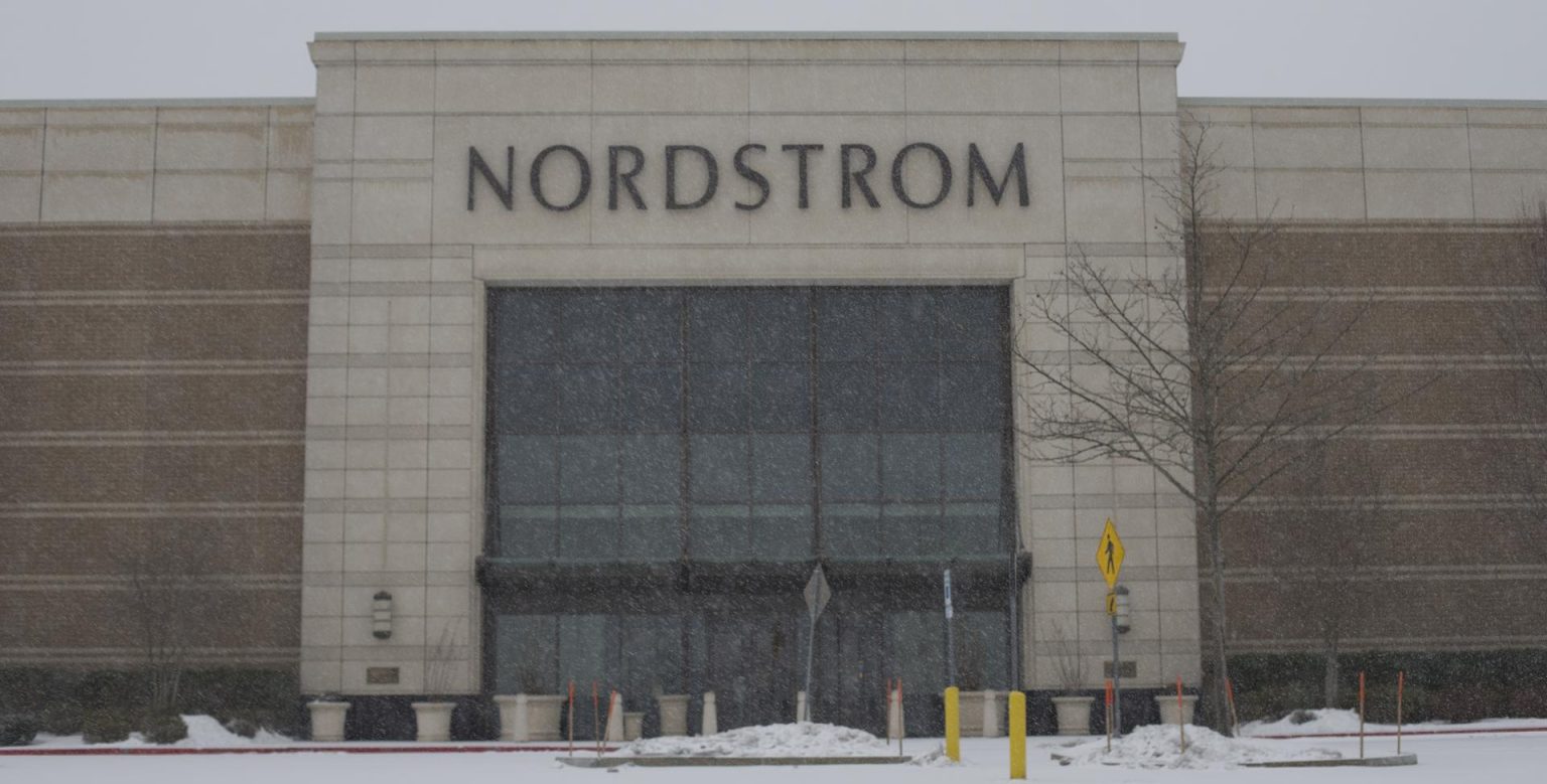 Fotografía de la fachada de la cadena de tiendas Nordstrom. EFE/Cj Gunther