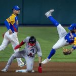 El segunda base venezolano Jose Altuve (D), en una fotografía de archivo. EFE/EPA/Critóbal Herrera Ulashkevich