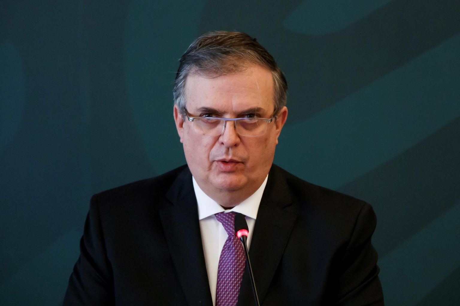 El canciller mexicano, Marcelo Ebrard, habla durante una rueda de prensa en Ciudad de México (México). Imagen de archivo. EFE/ José Méndez