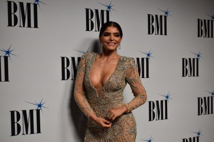 La artista mexicana Ana Barbara posa hoy durante la alfombra roja de los BMI Latin Awards 2023, en Los Ángeles (EE.UU.). EFE/Monica Rubalcava