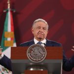 El mandatario mexicano, Andrés Manuel López Obrador, habla en una rueda de prensa en Palacio Nacional de la Ciudad de México (México), el 27 de marzo de 2023. EFE/Sáshenka Gutiérrez