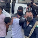 Integrantes de la Policía Fuerza Tamaulipas, trasladan hoy a 5 detenidos a la Fiscalía en la ciudad de Matamoros, estado de Tamaulipas (Mexico). EFE/ Str